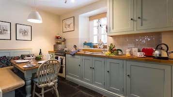 Fridge, cookware/dishes/utensils