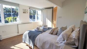 Cottage | 4 bedrooms, individually decorated, individually furnished, free WiFi