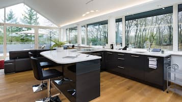 Fridge, dishwasher, cookware/dishes/utensils