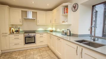 Refrigerador, lavavajillas, tetera/pava eléctrica, tostadora