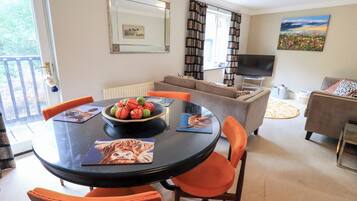 Cottage | Dining