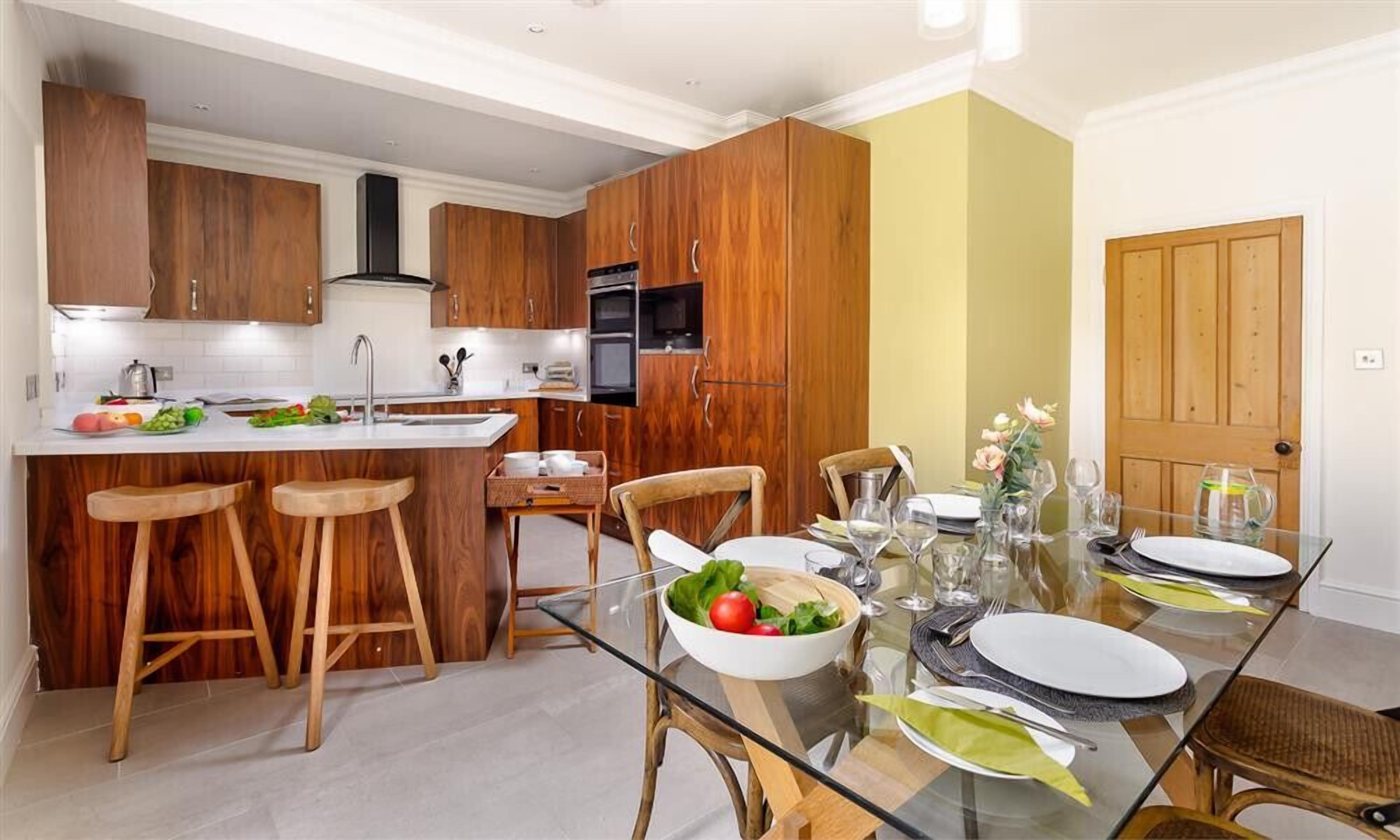 Dishwasher, cookware/dishes/utensils