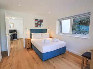 5 bedrooms, individually decorated, individually furnished, free WiFi