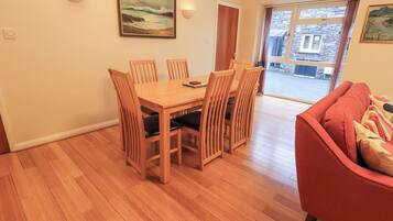 Cottage | Dining