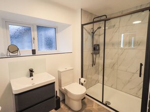 Cottage | Bathroom