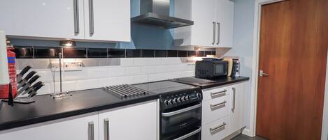 Ferienhaus | Eigene KĂŒche | KĂŒhlschrank, GeschirrspĂŒler, Kochgeschirr/Geschirr/Besteck