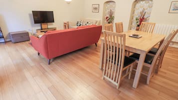 Cottage | Living area