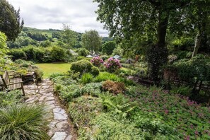 Property grounds - High Fold (Windermere)