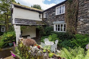 Property grounds - High Fold (Windermere)