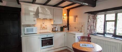 Fridge, cookware/dishes/utensils