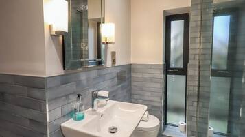 Cottage | Bathroom | Shower