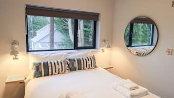 Cottage | 4 bedrooms, individually decorated, individually furnished, free WiFi