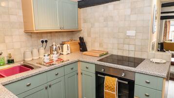 Fridge, cookware/dishes/utensils