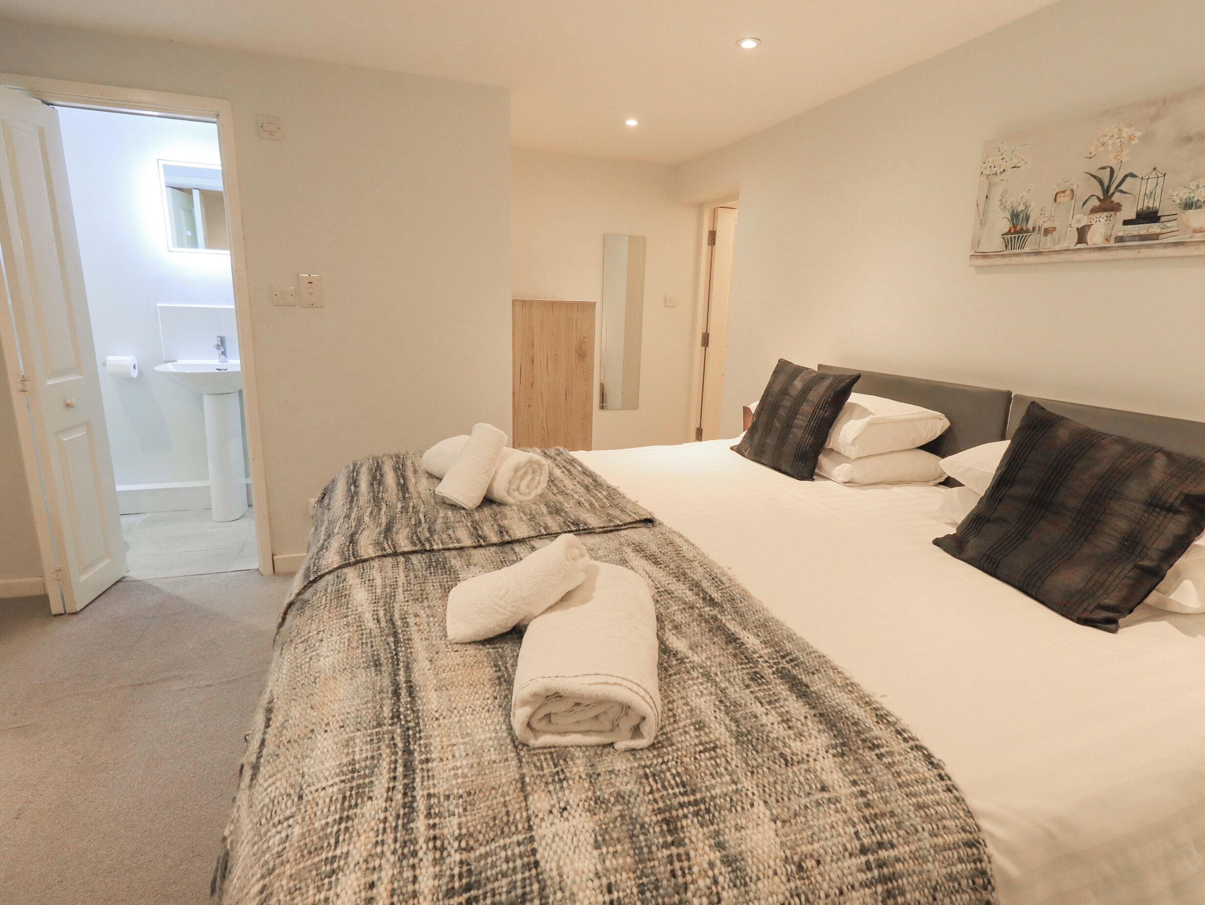 Cottage | 2 bedrooms, free WiFi, individually decorated, individually furnished