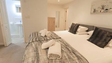Cottage | 2 bedrooms, free WiFi, individually decorated, individually furnished