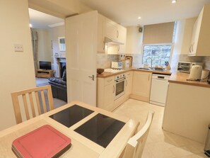 Cottage | Private kitchen | Fridge, dishwasher, cookware/dishes/utensils - The Writing Room (Ambleside)