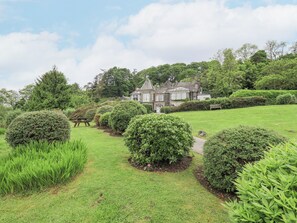 Cottage | Property grounds - The Writing Room (Ambleside)