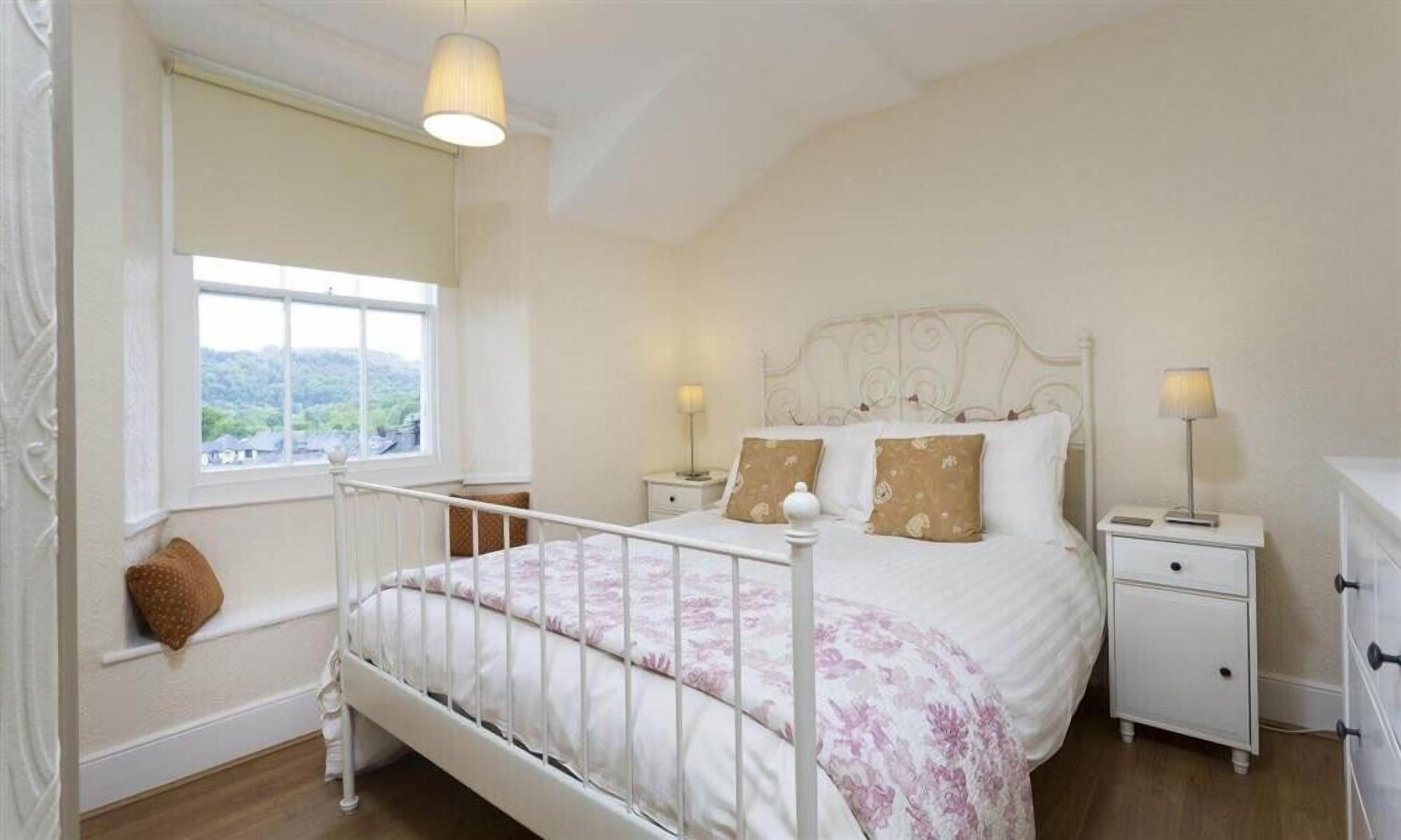 3 bedrooms, individually decorated, individually furnished