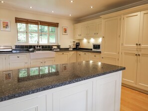 Casa de campo | Cocina privada | Frigorífico, lavavajillas y utensilios de cocina