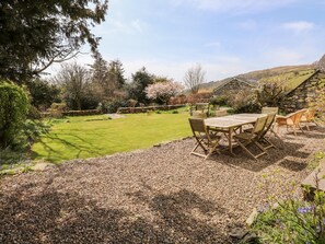 Property grounds - Robin Cottage (Windermere)