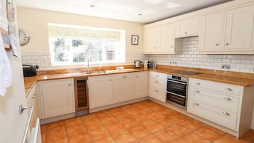 Fridge, dishwasher, cookware/dishes/utensils