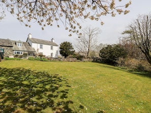 Property grounds - Robin Cottage (Windermere)