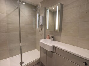 Cottage | Bathroom | Shower