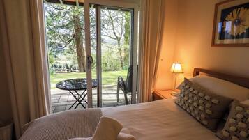 ์ฝํฐ์ง | 2 ๊ฐ์ ์นจ์ค, ๊ฐ๊ฐ ๋ค๋ฅธ ์คํ์ผ์ ์ธํ
๋ฆฌ์ด, ๊ฐ๊ฐ ๋ค๋ฅด๊ฒ ๊ฐ๊ตฌ ๋น์น, ๋ฌด๋ฃ WiFi