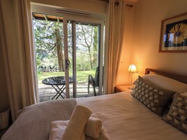 2 habitaciones, decoración personalizada y muebles diferentes