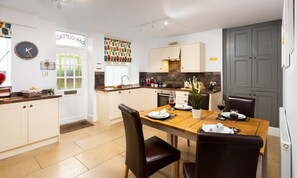 ثلاجة، غسالة أطباق، مستلزمات طهي/أطباق/أوعية