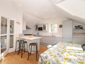 Fridge, dishwasher, cookware/dishes/utensils - Garden House (Ambleside)