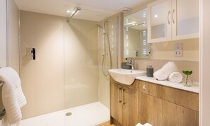 Shower - Pennys Cottage (Windermere)