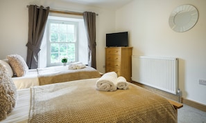 3 dormitorios, decoración individual, mobiliario individual