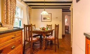 Dining - Dove Holme Cottage (Ambleside)