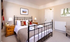 3 Schlafzimmer, individuell dekoriert, individuell eingerichtet