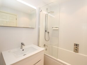 Bathroom - Loughrigg Suite (Ambleside)