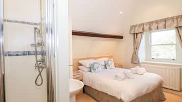 2 bedrooms, individually decorated, individually furnished, free WiFi