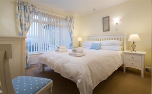 3 bedrooms, individually decorated, individually furnished - Primrose Mount (Windermere)