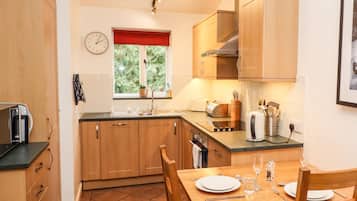 Fridge, dishwasher, cookware/dishes/utensils