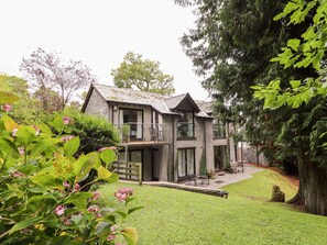 Property grounds - Fir Howe (Ambleside)