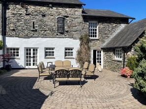 Cottage | Outdoor dining - Bank Barn at Rusland (Ulverston)