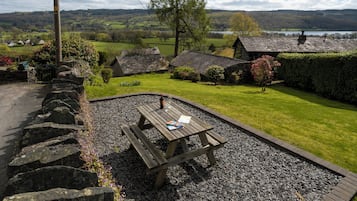 Cottage | Outdoor dining