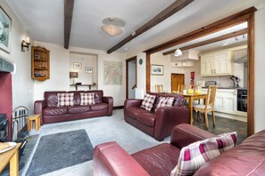 Cottage | Living area | Fireplace