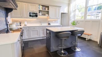 Cottage | Dapur pribadi | Lemari es, mesin pencuci piring, dan peralatan masak/sendok-piring