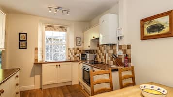 Fridge, dishwasher, cookware/dishes/utensils