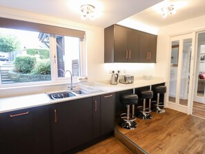 Fridge, dishwasher, electric kettle, toaster - Mardale (Ambleside)