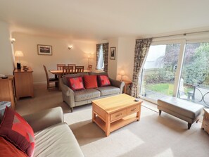 Cottage | Living area