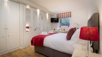 3 quartos, individualmente decorados, individualmente mobiliados