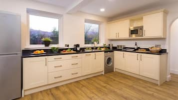 Fridge, dishwasher, cookware/dishes/utensils