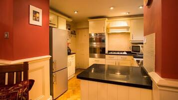 Fridge, dishwasher, cookware/dishes/utensils